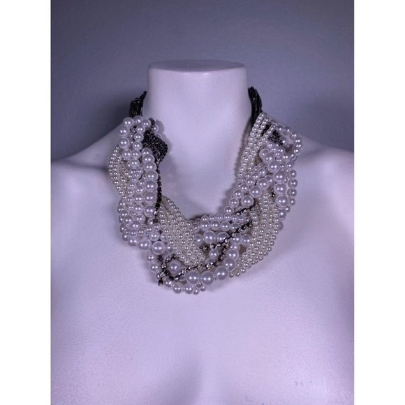 New Woman Small Adjustable Faux Pearl With Diamonds Necklace - Picture 2 of 6